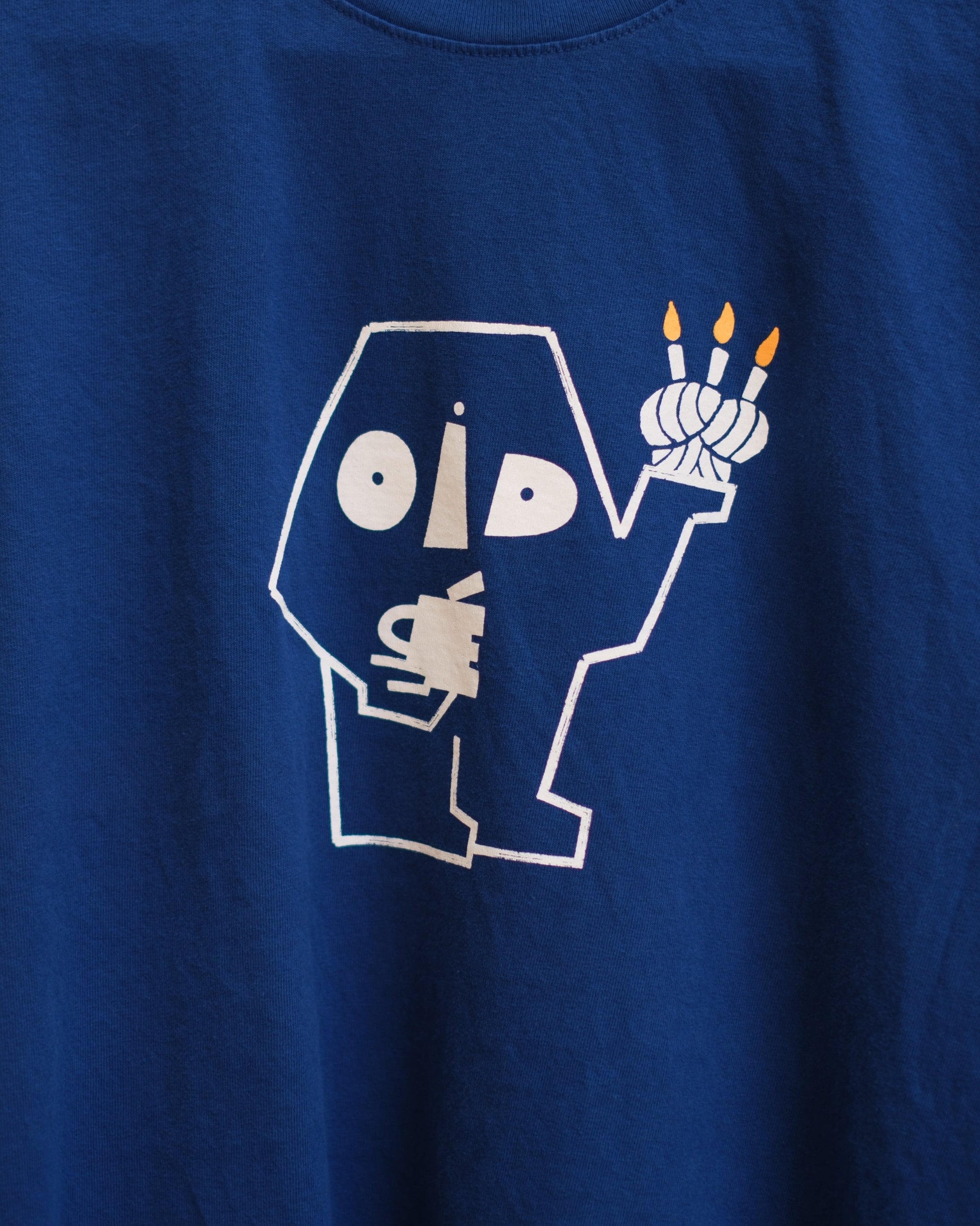 Oidé Monster loves Cardamom bun by Spencer Pidgeon / Cobalt Blue