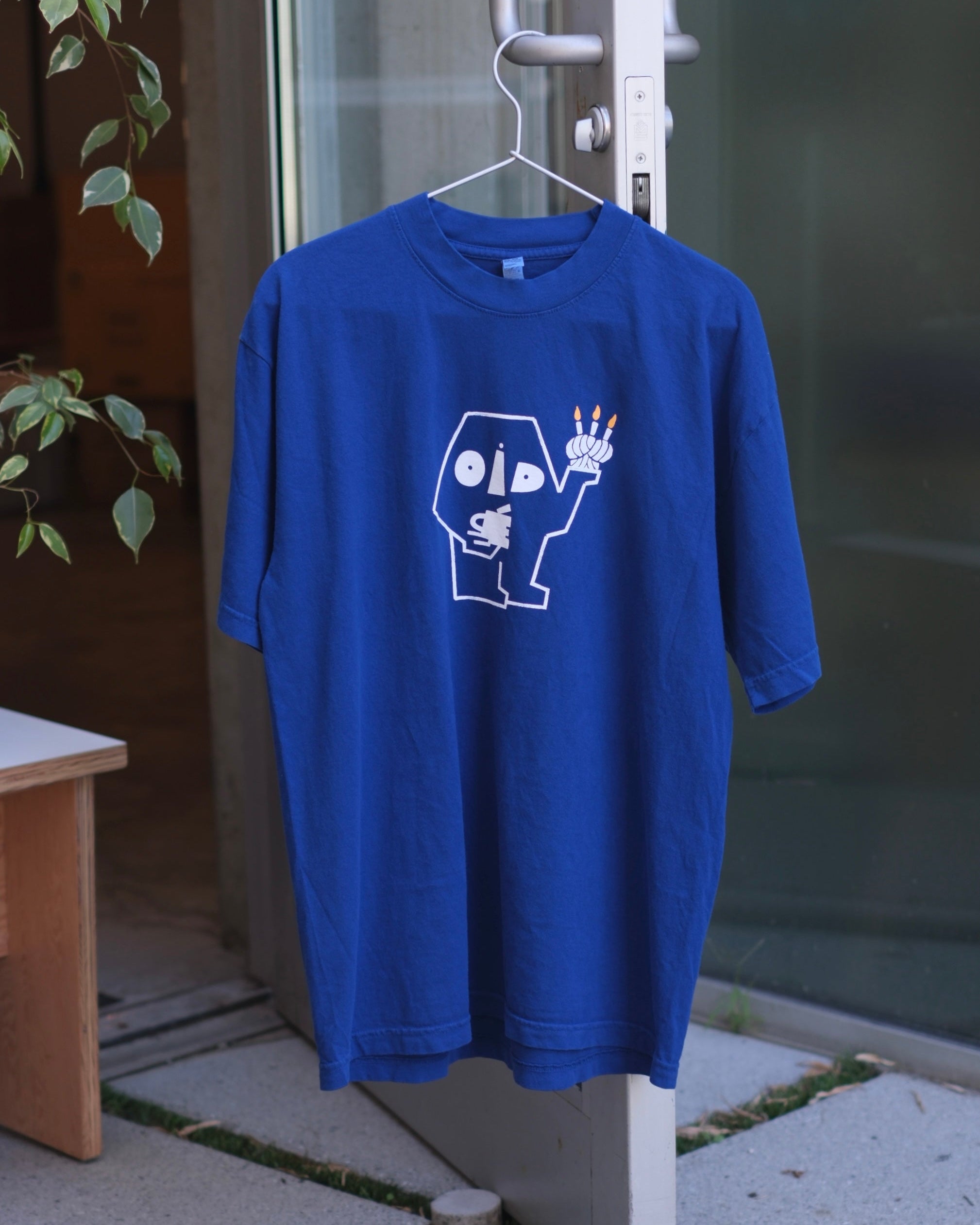 Oidé Monster loves Cardamom bun by Spencer Pidgeon / Cobalt Blue